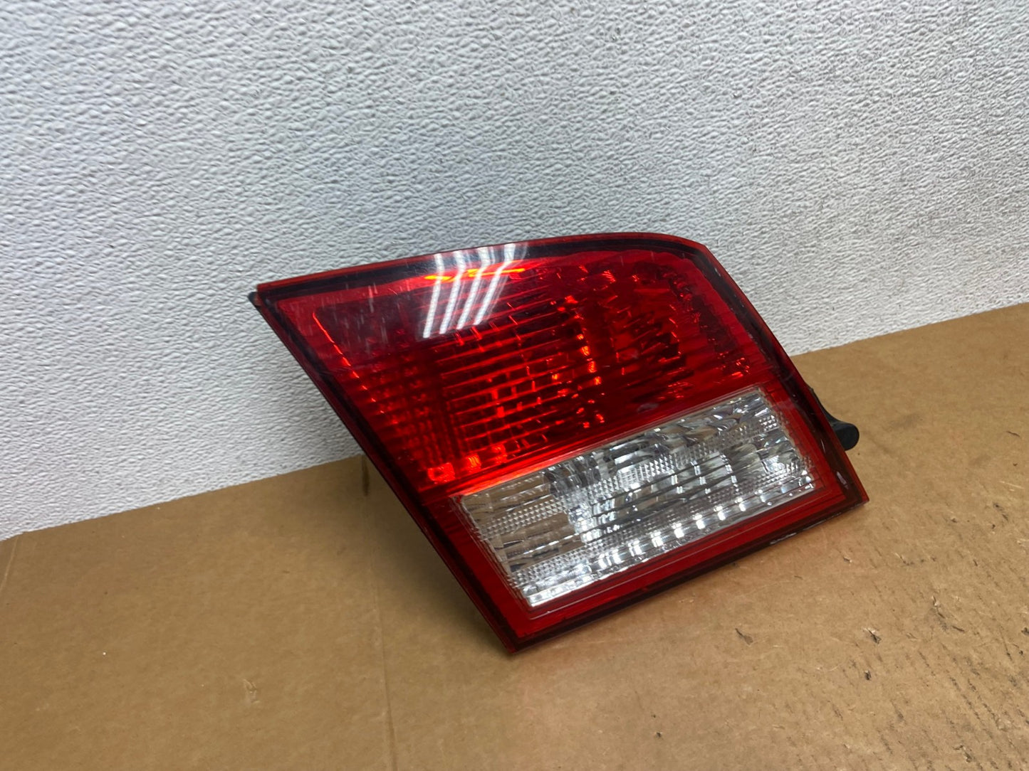 2002 - 2004 Infiniti i35 Inner Left Driver LH Side Tail Light AE0480 LK2
