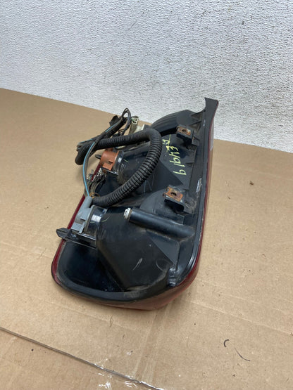 2002 to 2006 Cadillac Escalade Left Driver Side Tail Light AE4919 LK6