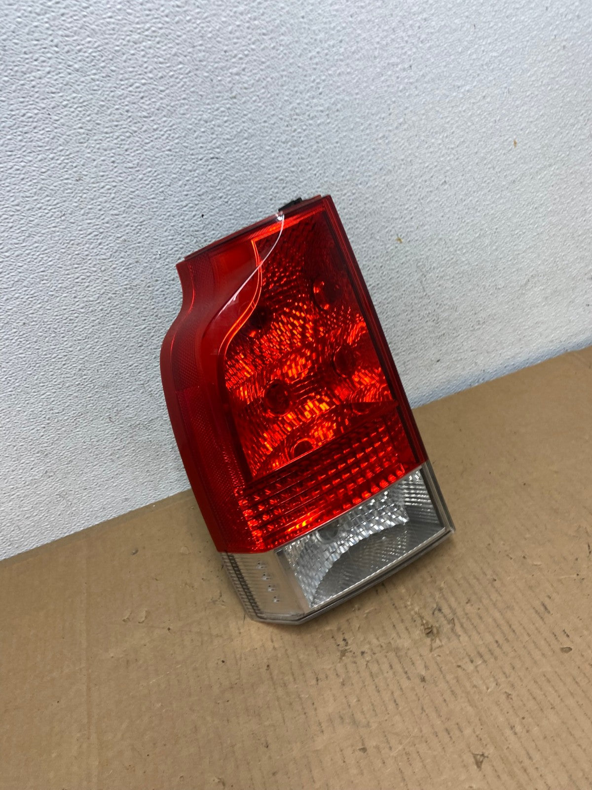 2005 to 2007 Volvo Xc70 V70 Left Driver LH Tail Light AD0841 LK2