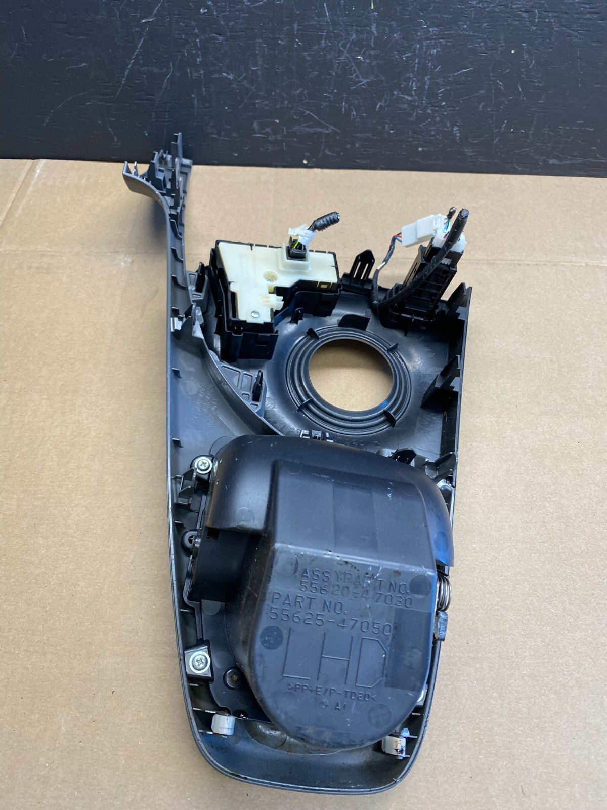 2010 to 2015 Toyota Prius 1.8L Gear Shifter Trim Panel Cover Bezel ab9160 DG3