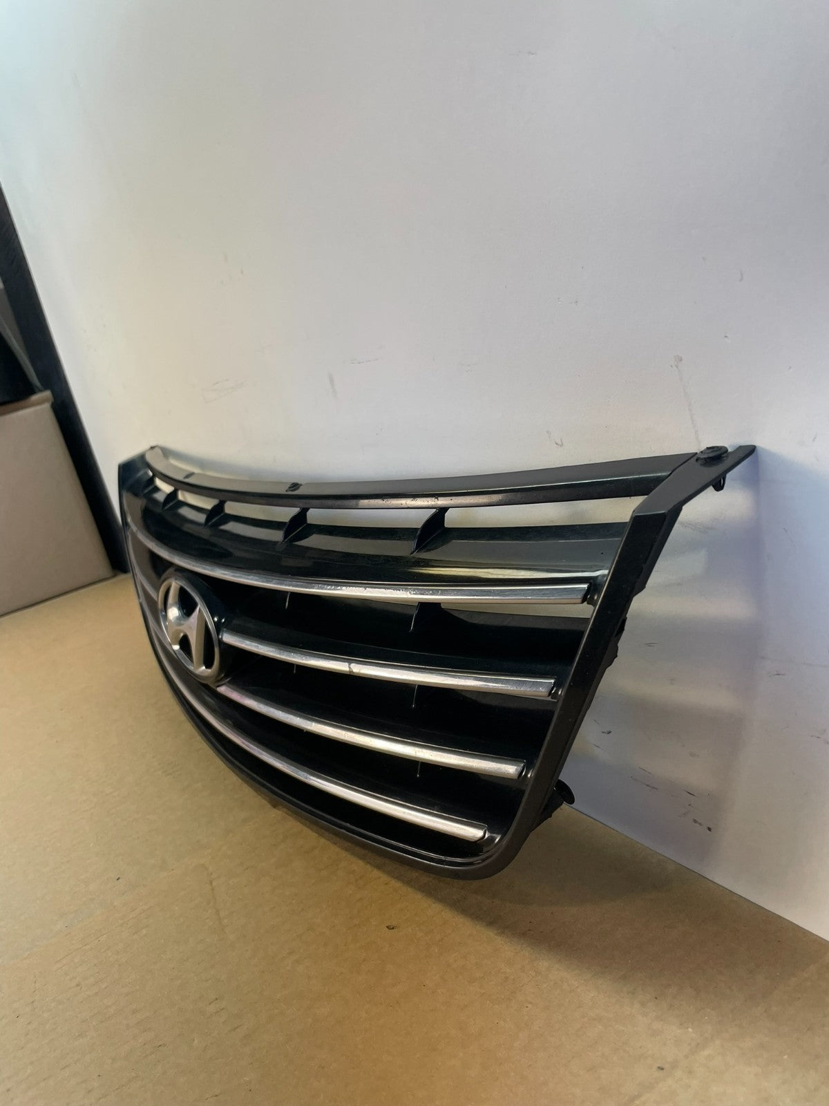 2006 to 2009 Hyundai Azera Front Upper Grill Grille W/Emblem AG9859 DG1