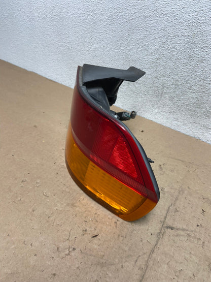 2002 2003 2004 Honda Odyssey Right Passenger Side Tail Light AG5587 LK1