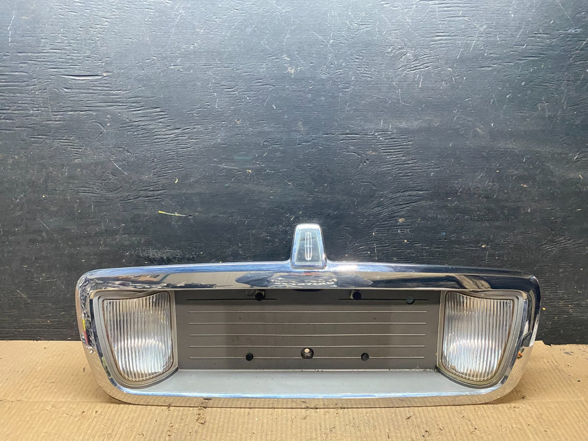 2003 to 2011 Lincoln Town Car Rear License Plate Trim Panel T9702 DG0