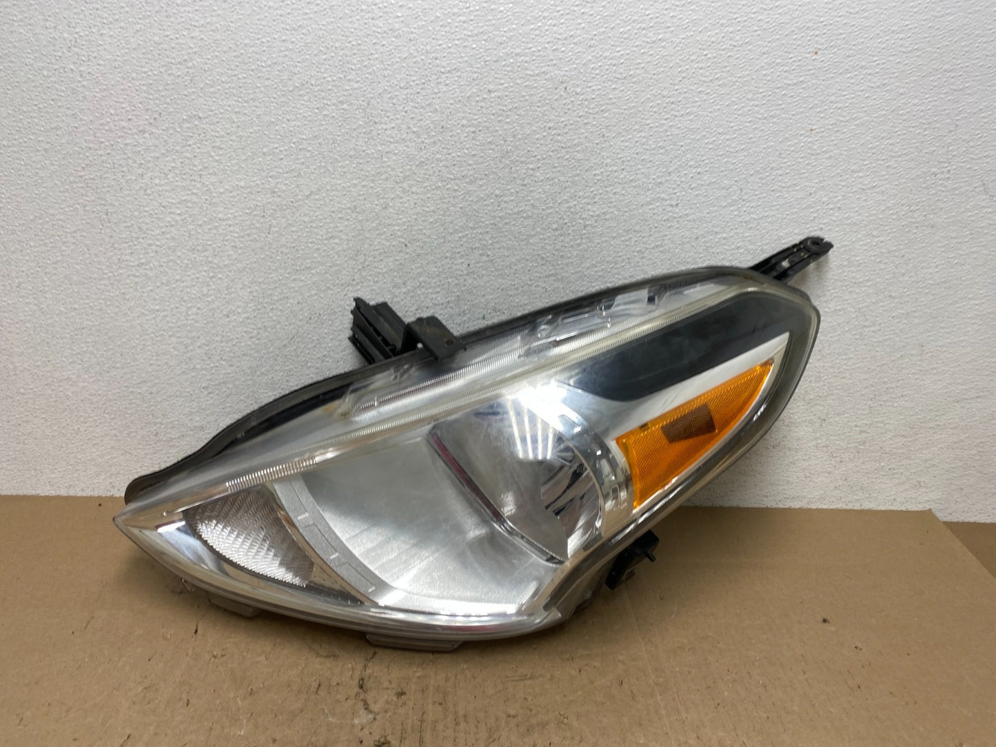 2015 to 2019 Nissan Versa Headlight Left Driver Lh Side AE6506 DW0