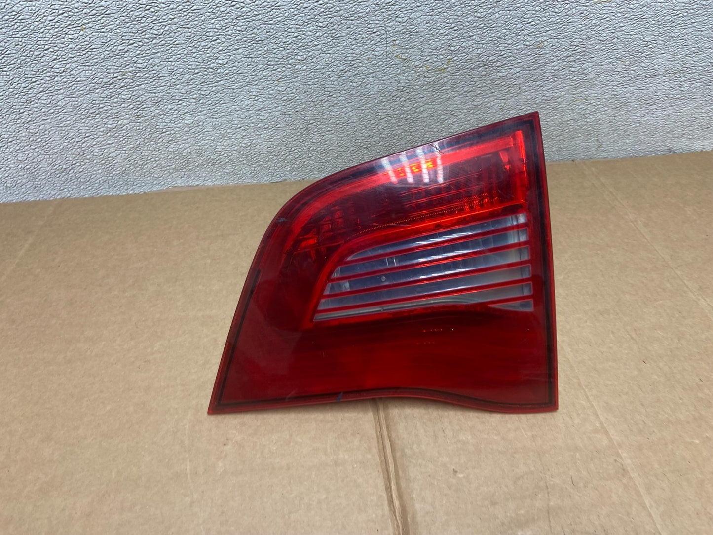 2009-2014 Volkswagen Routan Right Passenger Rh Side Inner Tail Light AA1090 DW0