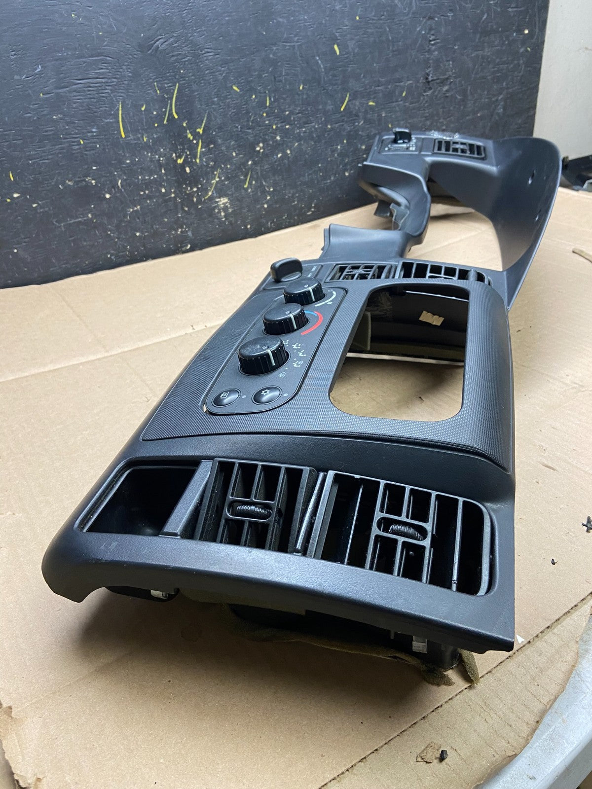2001 2004 Dodge Dakota Speedometer Climate  Control Radio Panel Bezel Y2150 DG4