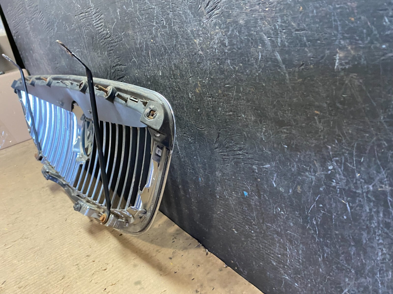 2008 to 2012 Buick Enclave Front Upper Grill Grille Oem J1041 DG7