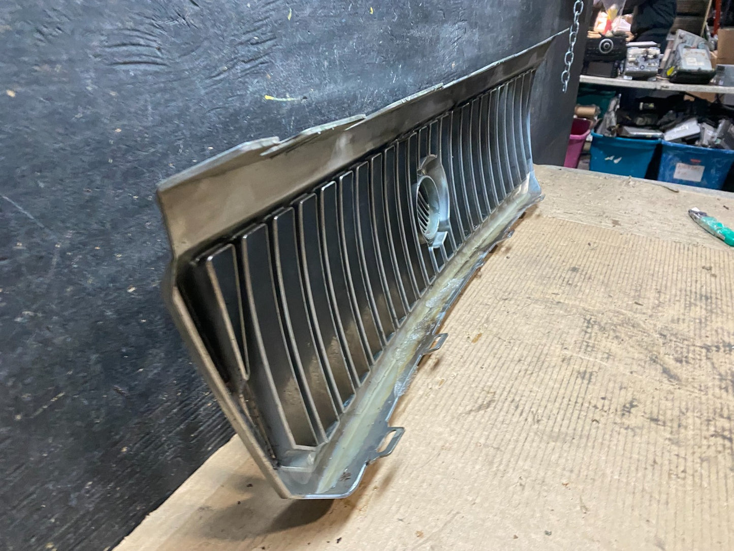 2002 to 2005 Mercury Mountaineer Front Upper Grill Grille Oem V9584 DG10