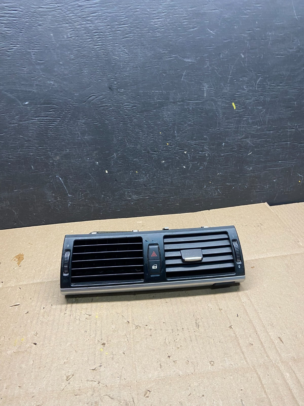 2007 to 2013 BMW X5 X6 Center Console Dash Air Vent i4996 DG10