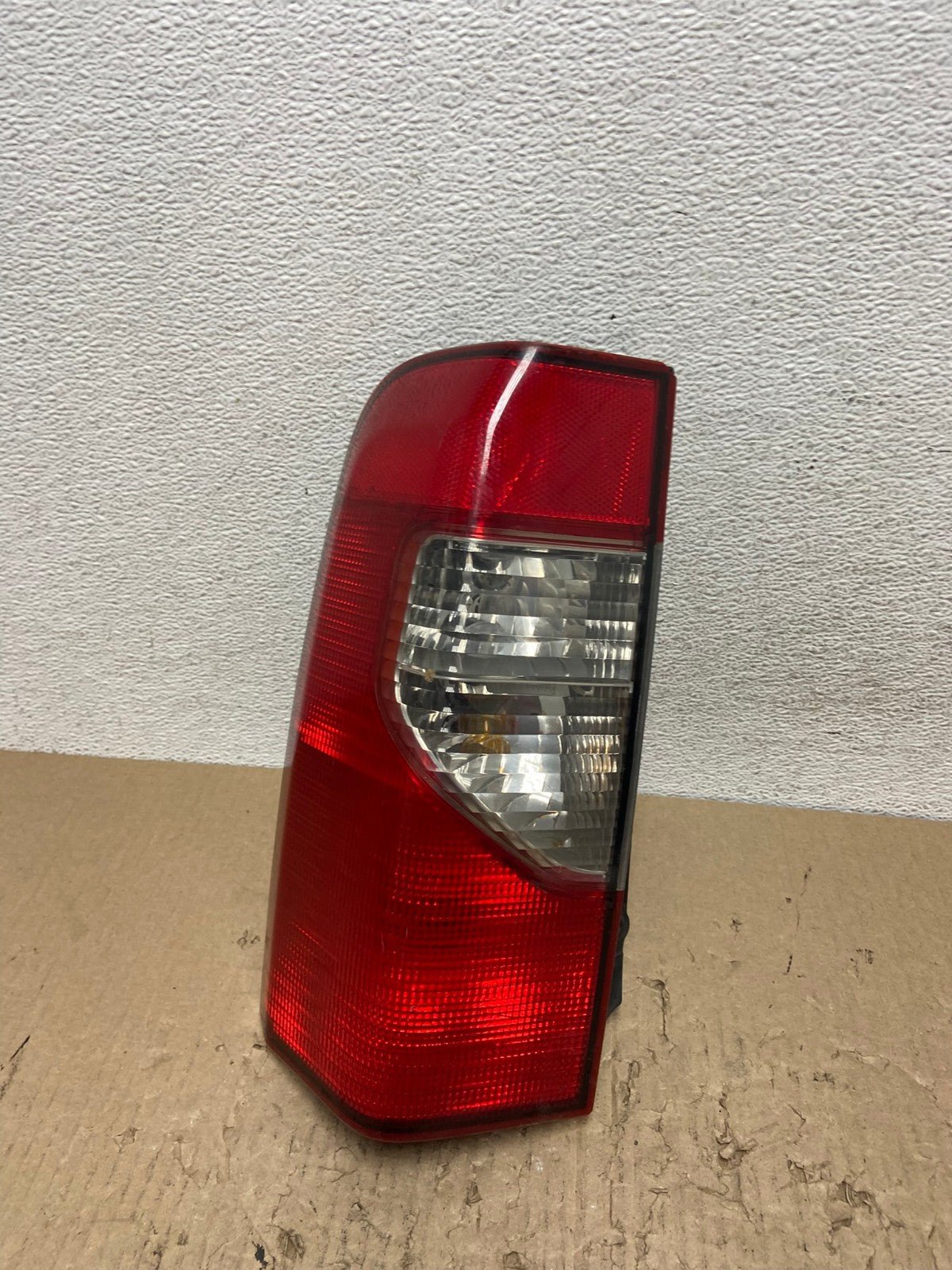 2002 2003 2004 Nissan Xterra Left Driver Side Tail Light AF2969 LK0
