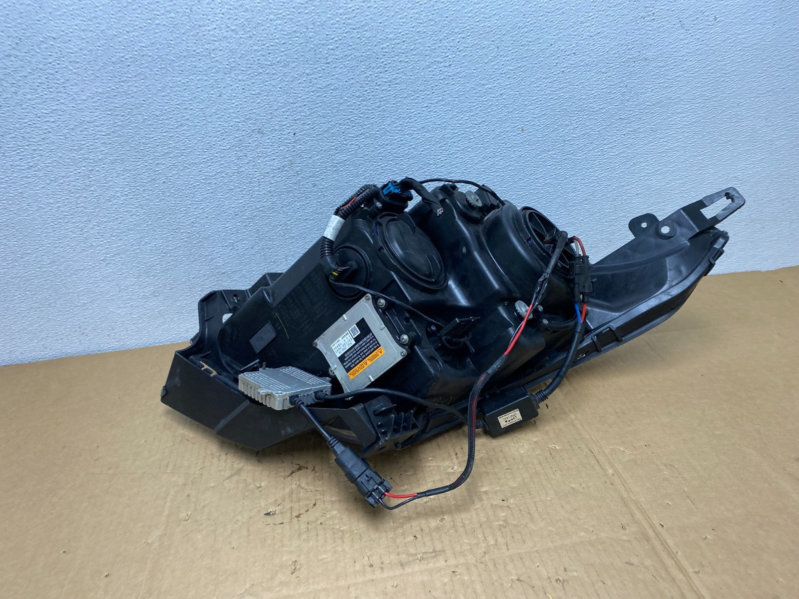 Xenon 2010 to 2016 Cadillac SRX Right Passegner Side Headlight AC7601 DW8
