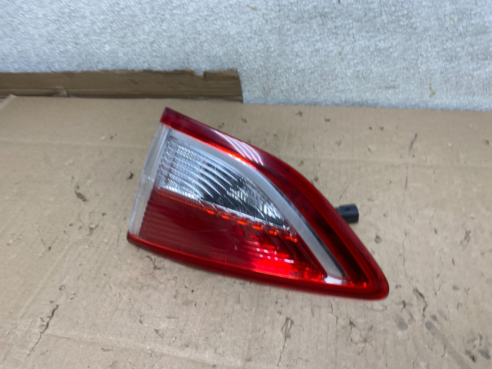 2013 to 2016 Ford Escape Right Passenger RH Side Inner Tail Light U6861 DW1