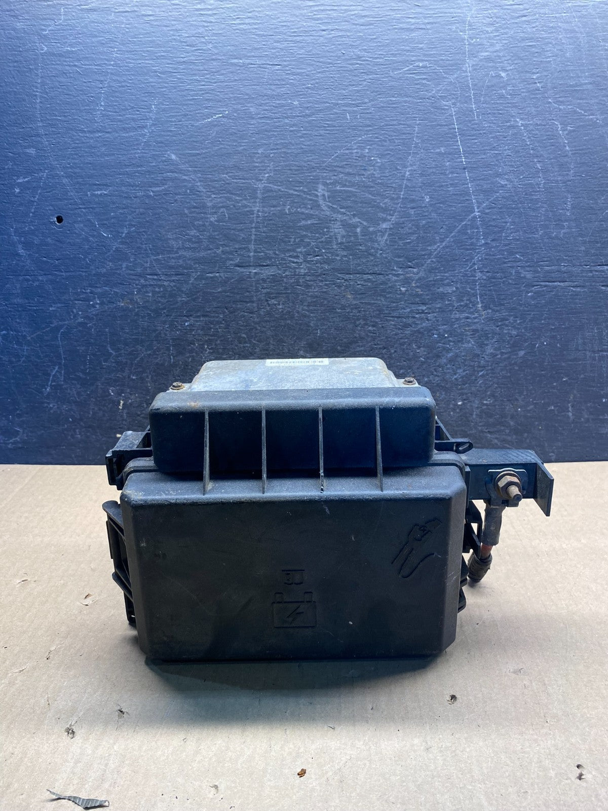 2005 2006 Chrysler 300 Totally Integrated Power Module Fuse Box TIPM ag7503 DG5