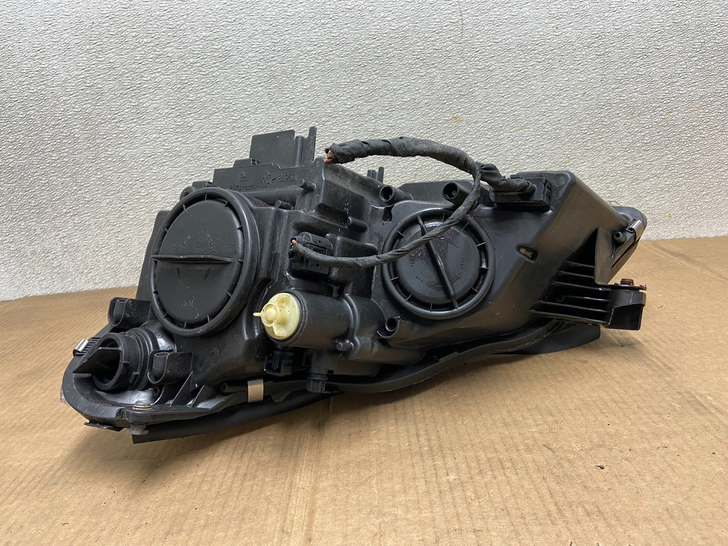 2006 - 2011 Mercedes W219 CLS500 Right Passenger Halogen Headlight OEM AA5341 DW6