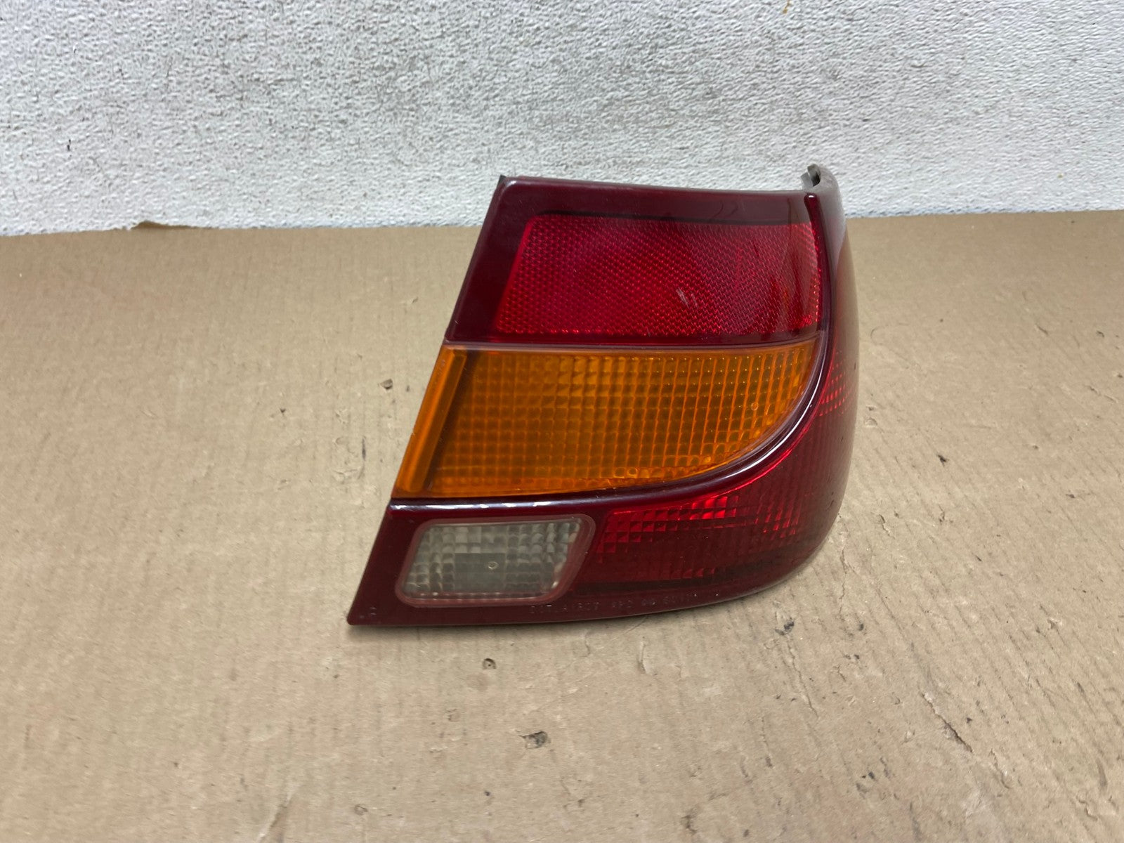 2000-2002 Saturn SL S-Series Right Passenger RH Side Tail Light AG7996 LK2