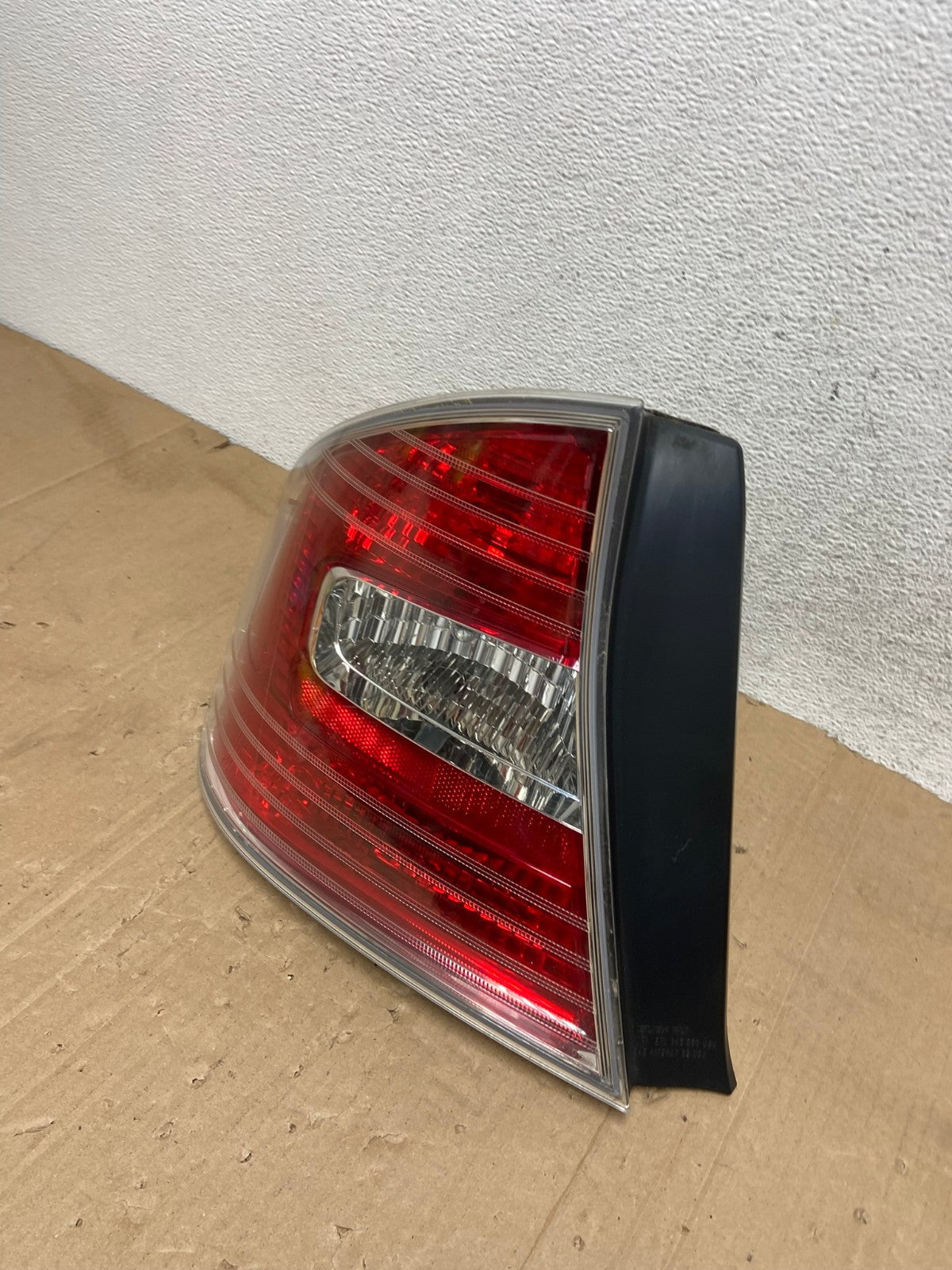 2005 to 2007 Subaru Legacy Outback Left Driver LH Tail Light AE9175 LK1