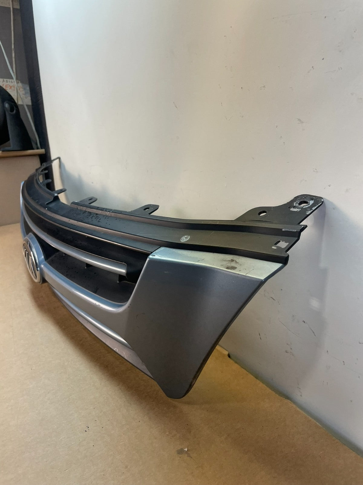 2006 to 2010 Kia Sedona Front Upper Grill Grille AF8565 DG1