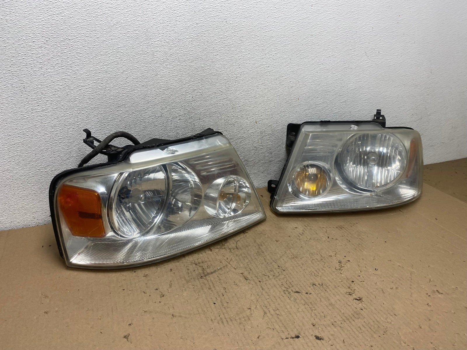 2004 to 2008 Ford F-150 F150 Left+Right Halogen Headlights AF4246 LK2
