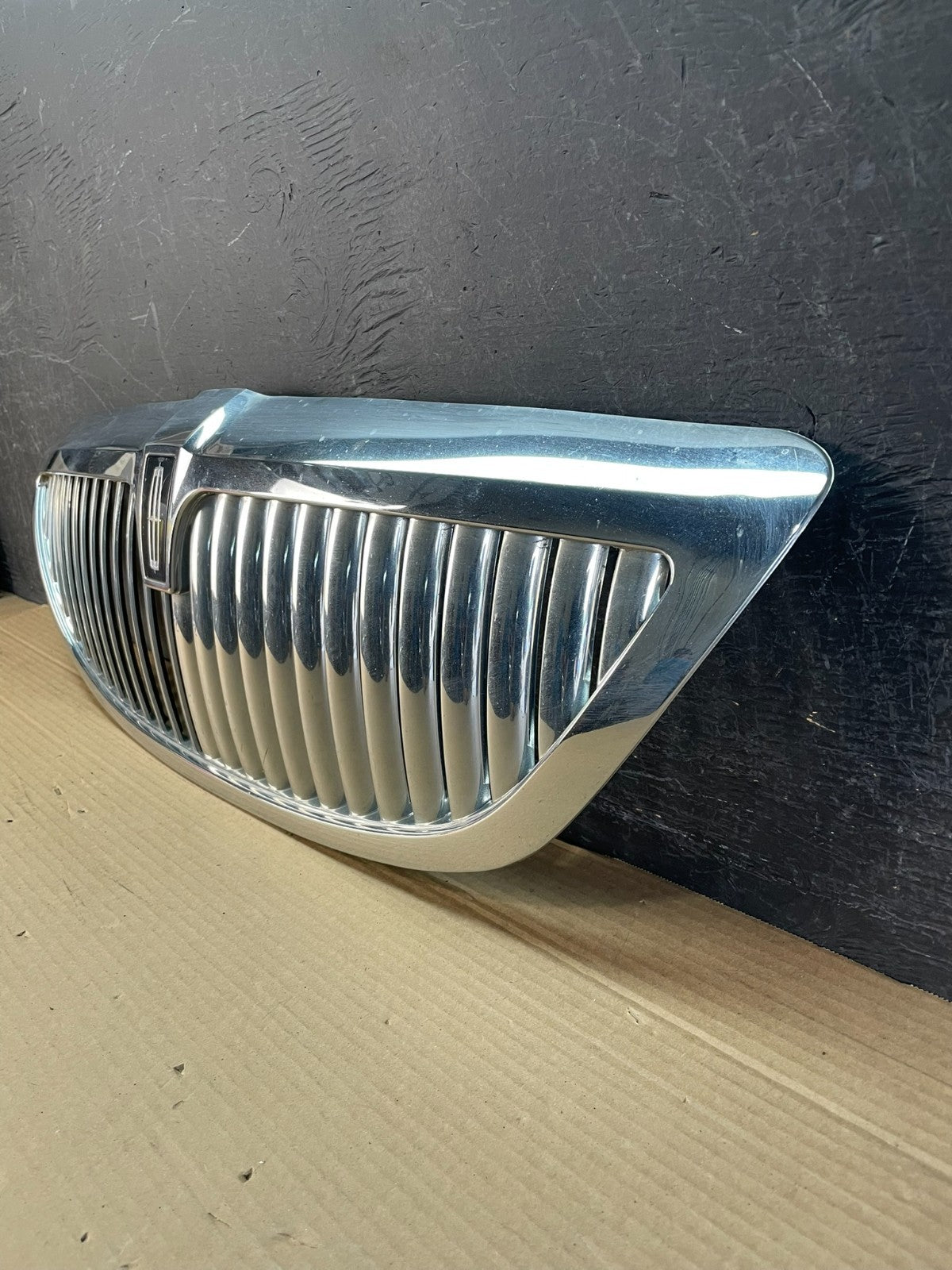 2003 to 2011 Lincoln Town Car Front Upper Grille Grill Chrome W/Emblem AE8712 DG1
