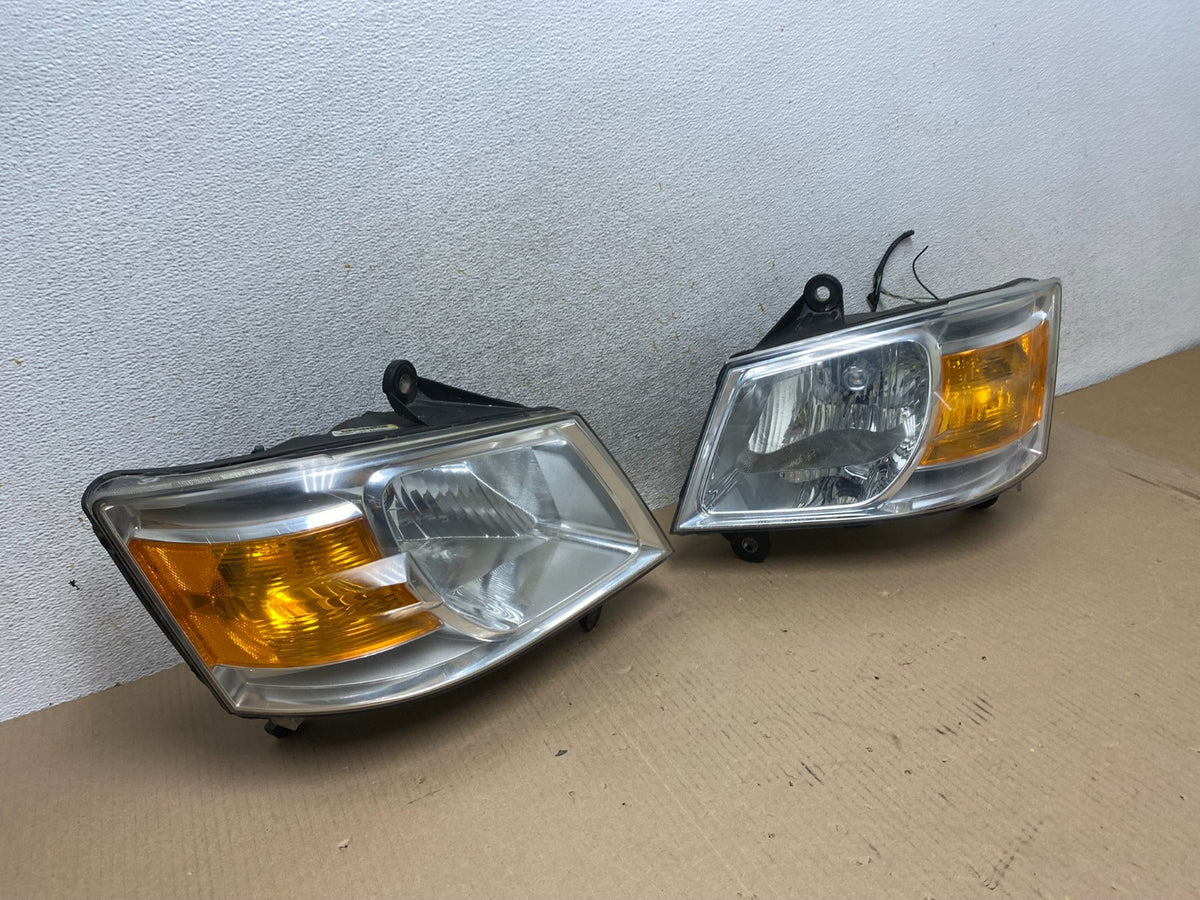 2008 to 2010 Dodge Caravan Left+Right Set Side Halogen Headlights AJ2424 DW2
