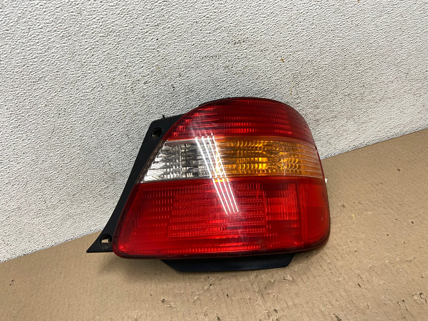 2001 - 2005 Lexus Gs300 Gs400 Gs430 Right Passenger Tail Light AE9604 LK0
