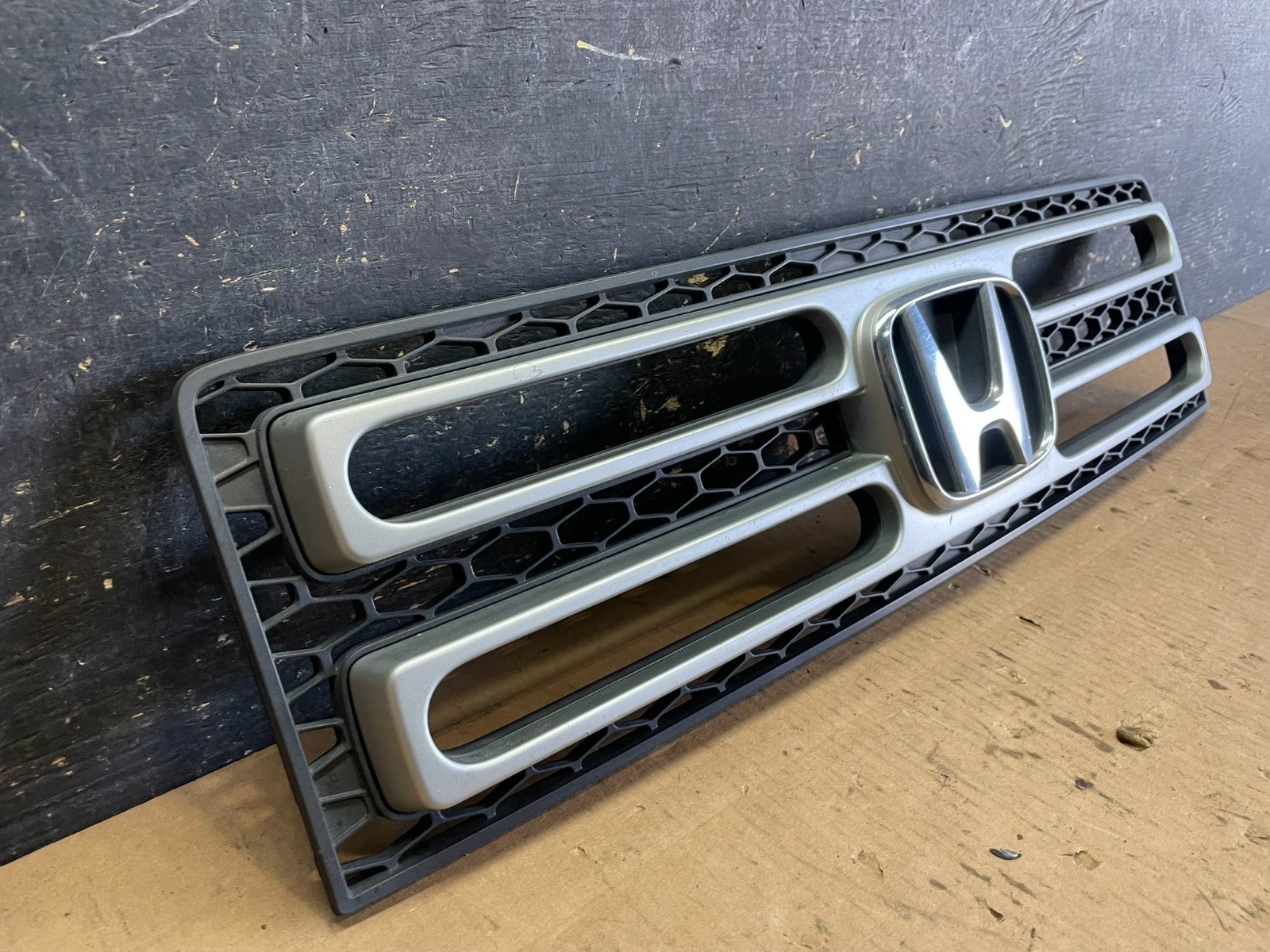 2006 to 2008 Honda Ridgeline Front Upper Grille Grill OEM  AA5937 DG1