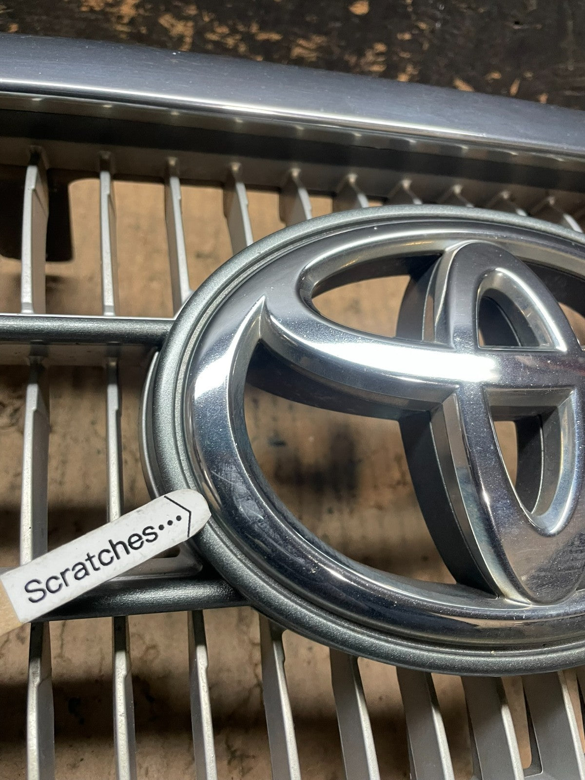 2008-2010 Toyota Highlander Hybrid Front Upper Grille Grill Emblem Y6644 DG4