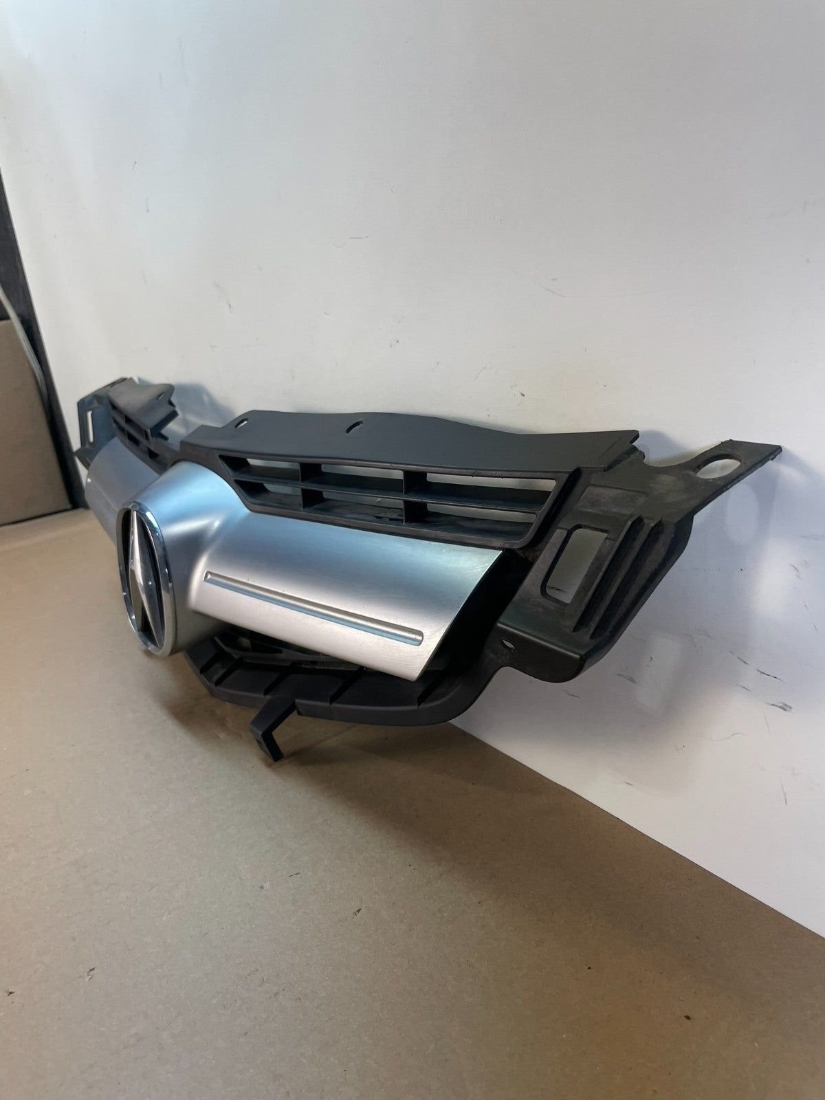 2004 to 2006 Acura TL Front Upper Grill Grille AI0695 DW1