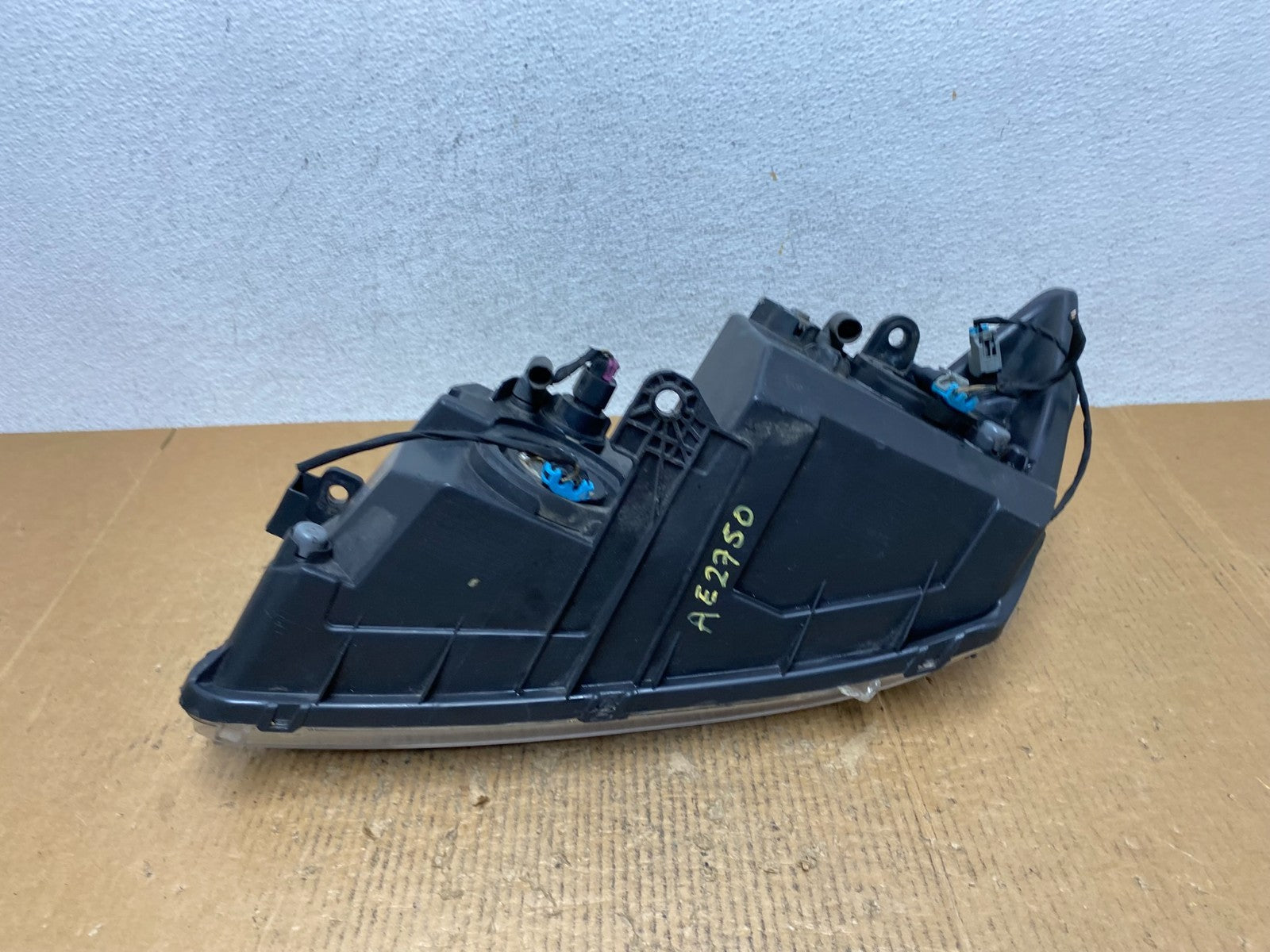 2009 to 2017 Dodge Journey Headlight Right Passenger Rh Halogen AE2750 DW7