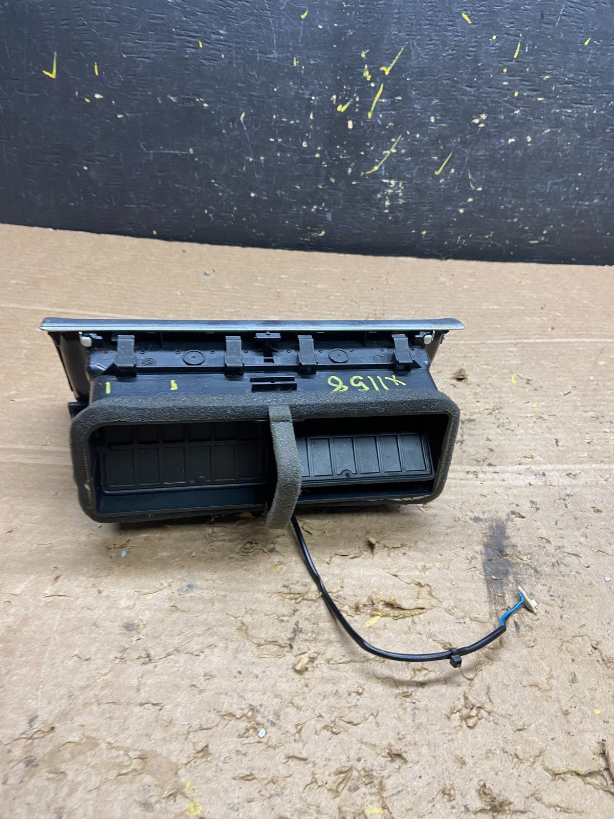 2007 to 2015 AudI Q7 Center Dashboard Air Vent OEM x1158 DG3