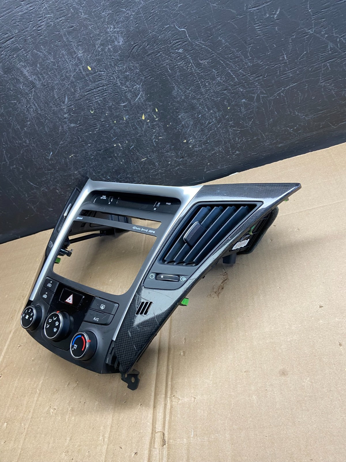 2011 - 2014 Hyundai Sonata Center Radio Climate Control Air Vent Bezel AD7103 DG4