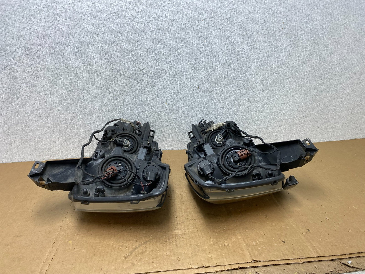 2004 to 2007 Nissan Armada Left+Right Side Set Headlights AD1380 DW12