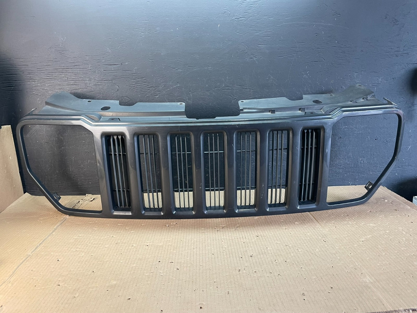 2008 2009 2010 2011 2012 Jeep Liberty Front Upper Grill Grille AE3772 DG0