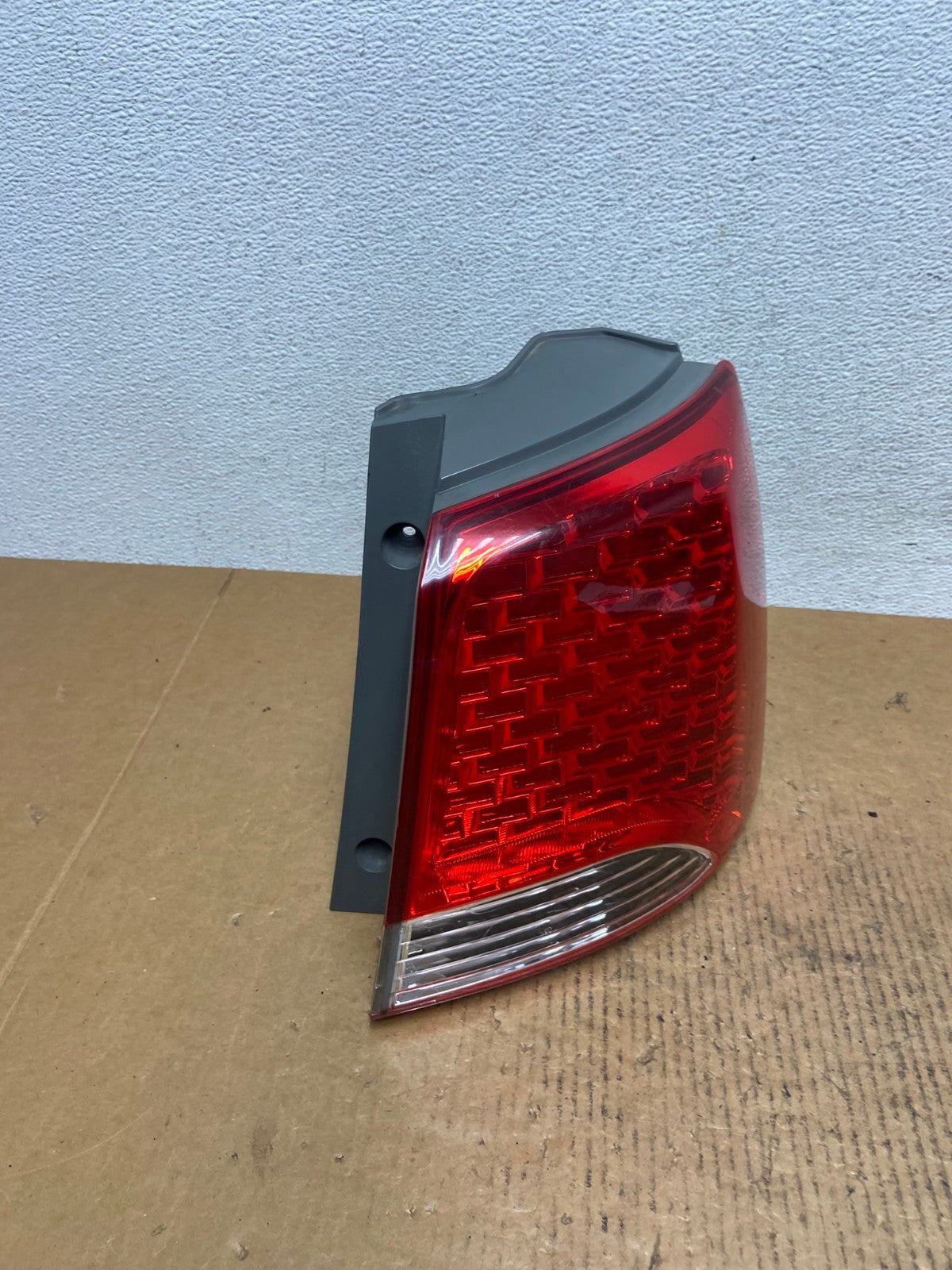 2011 to 2013 Kia Sorento Right Passenger RH Side Tail Light AE0395 LK2
