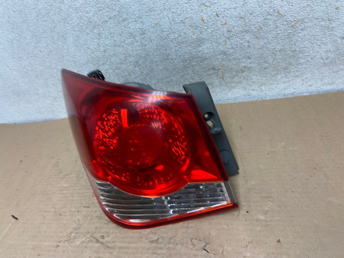2011 2012 2013 2014 Chevrolet Cruze Left Driver LH Side Tail Light AH9533 LK1