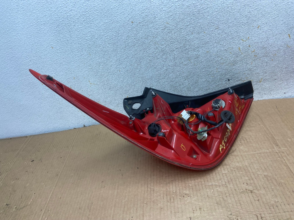2007 - 2012 Nissan Versa Hatchback Right Passenger Side Tail Light AI6977 LK6