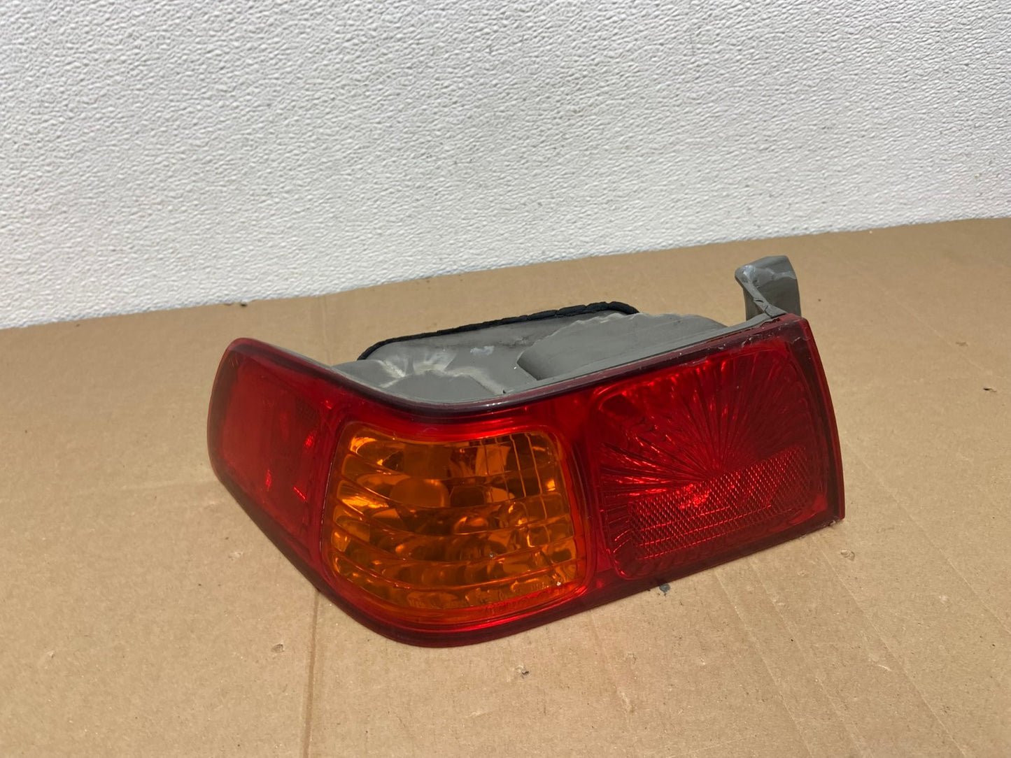 2000 to 2001 Toyota Camry Tail Light Left Driver Lh Side OEM AB8046 LK0