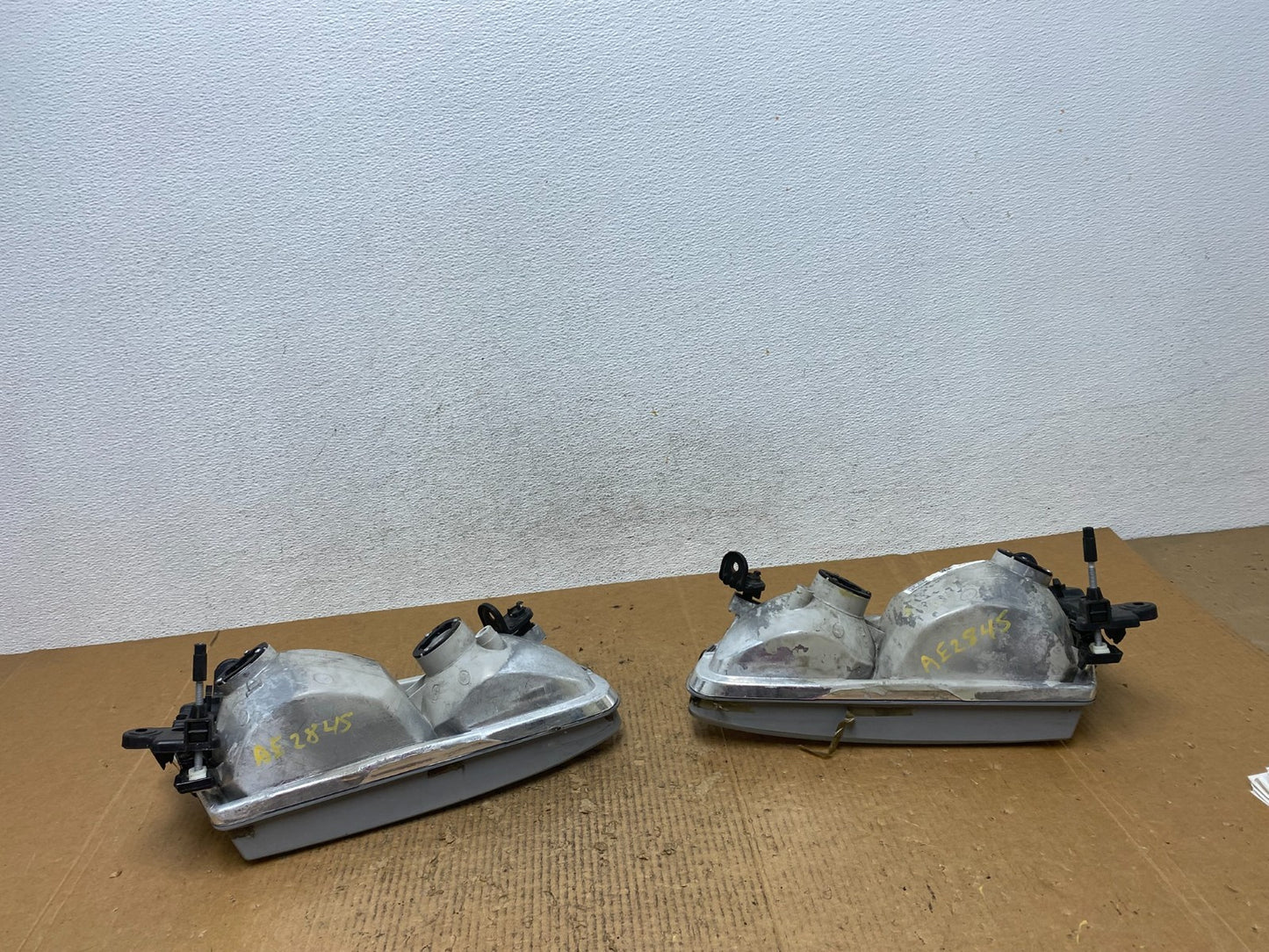 2000 to 2001 Toyota Camry Front Left+Right Side Headlights AE2845 DW8