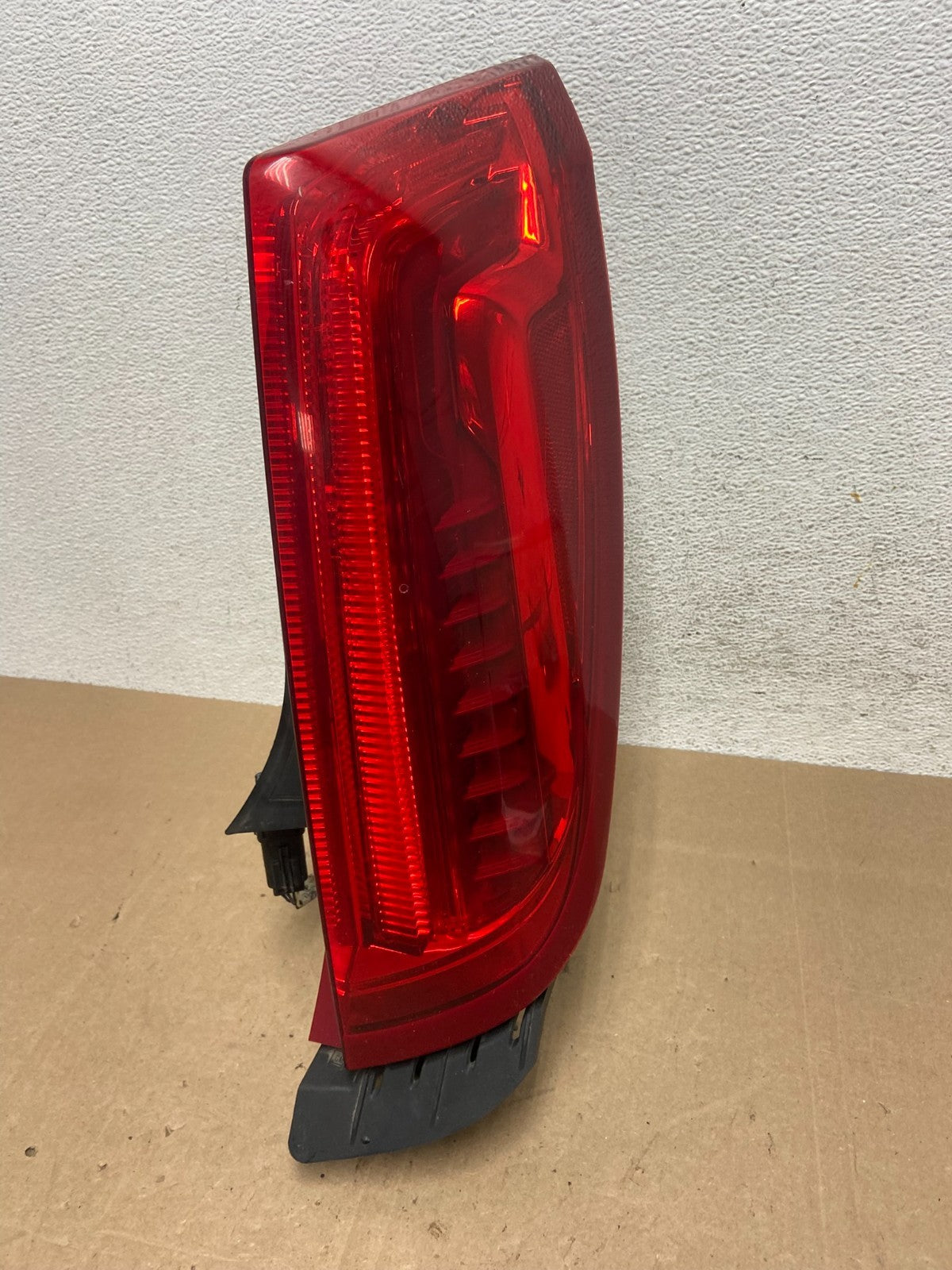 2013 to 2017 Cadillac XTS Right Passenger RH Tail Light AE5964 DW0