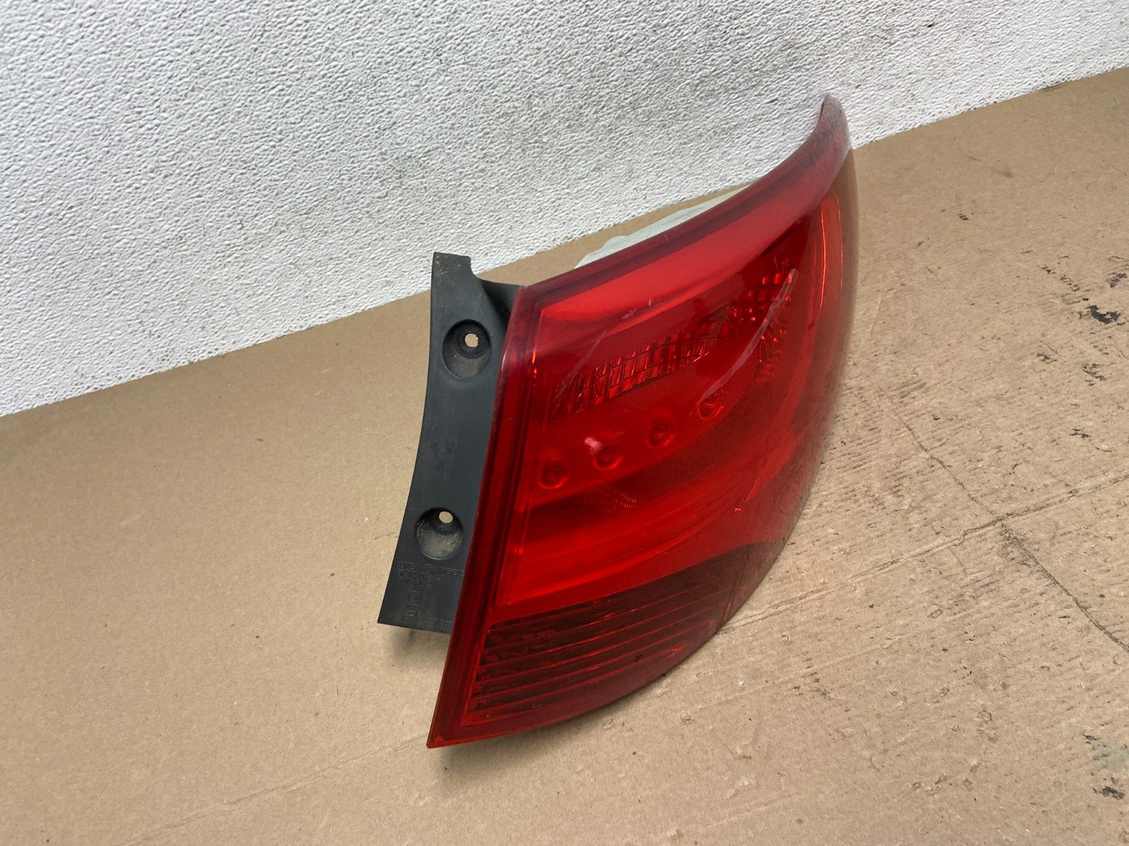 2010 to 2015 Hyundai Tucson Right Passenger RH Tail Light AF4926 DW2