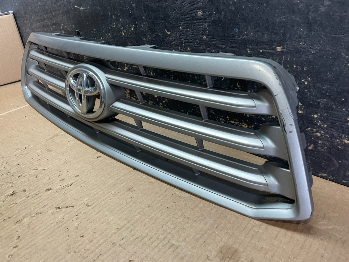 2008 to 2010 Toyota Highlander Front Upper Grille Grill With Emblem OE ab3180 DG2