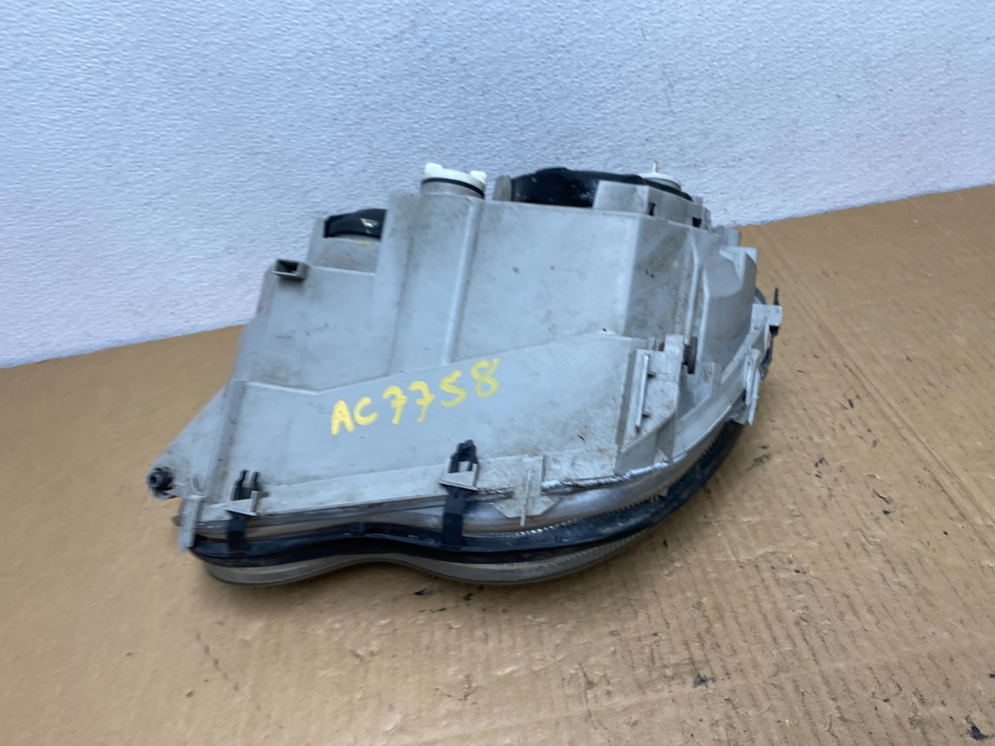 2001 - 2004 Mercedes-Benz C Class Halogen Right Passenger Headlight AC77585