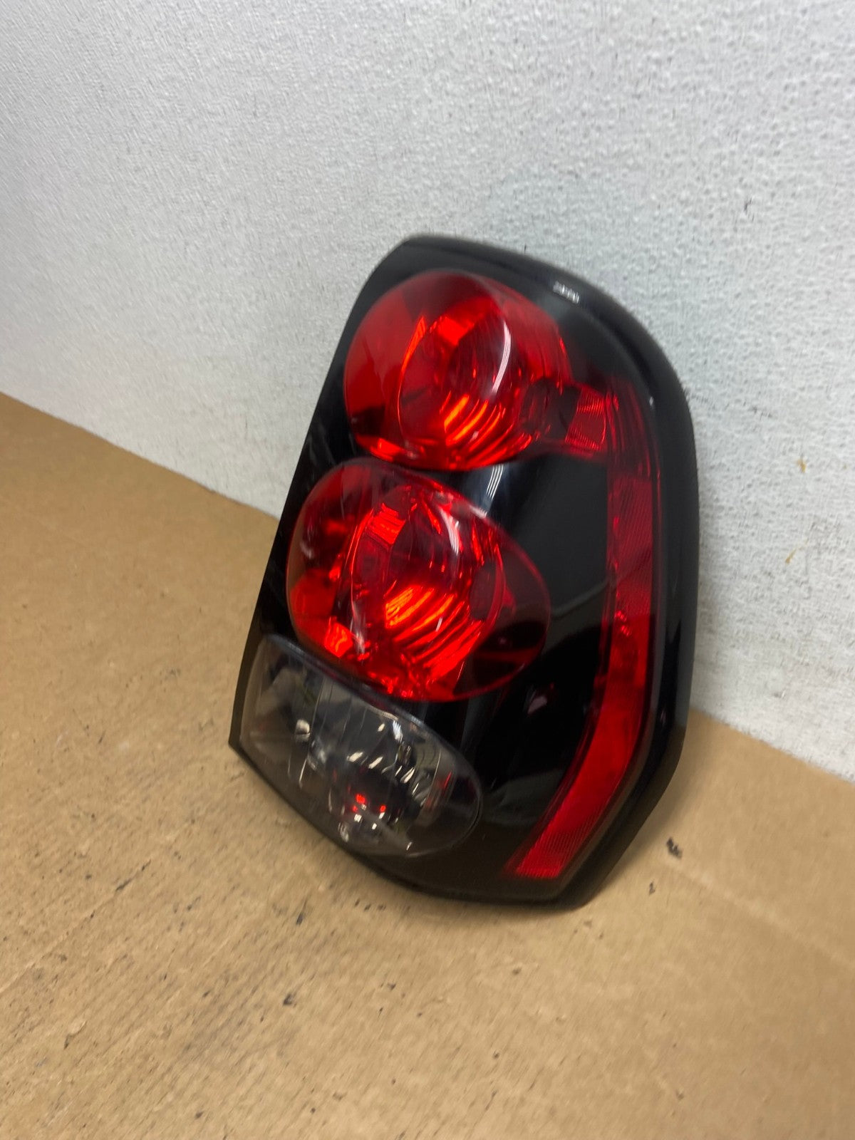 2002 to 2009 Chevrolet Trailblazer Right Passenger Rh Tail Light AD4679 LK1