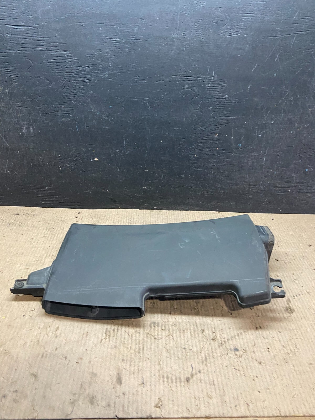 2006 to 2007 Infiniti m35 air intake manifold box inlet housing OEM I78941