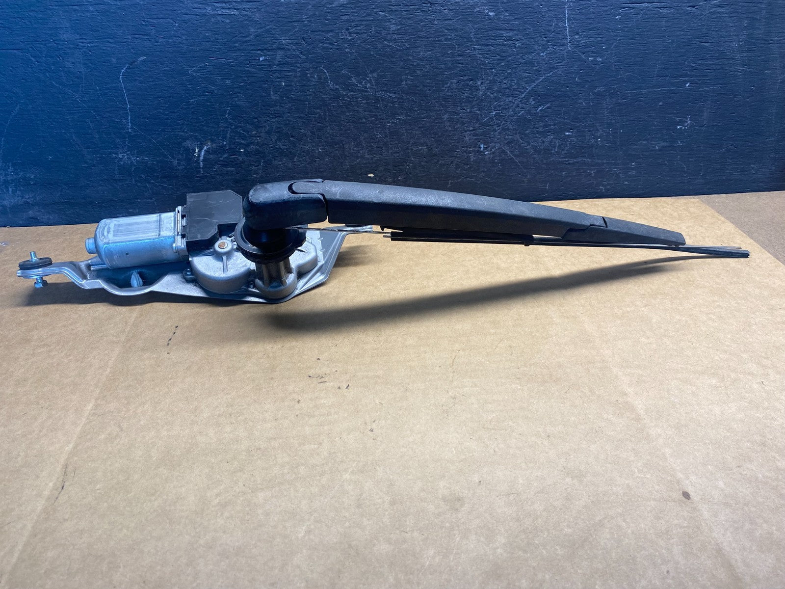 2004 to 2009 Lexus Rx350 RX330 RX400H Rear Liftgate Window Wiper Motor AD7462 DG3