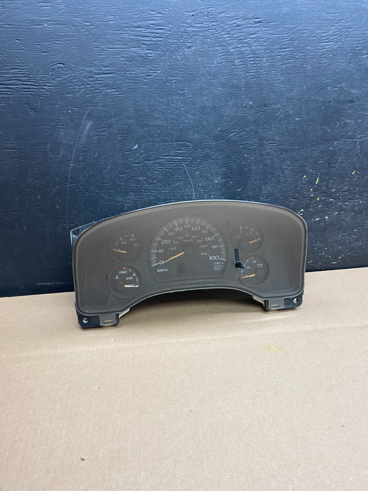2004 to 2007 Chevrolet Express Speedometer Cluster Gauge T4316 DG0