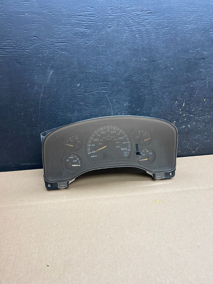 2004 to 2007 Chevrolet Express Speedometer Cluster Gauge T4316 DG0