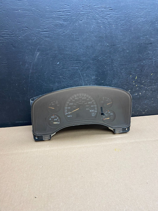 2004 to 2007 Chevrolet Express Speedometer Cluster Gauge T4316 DG0