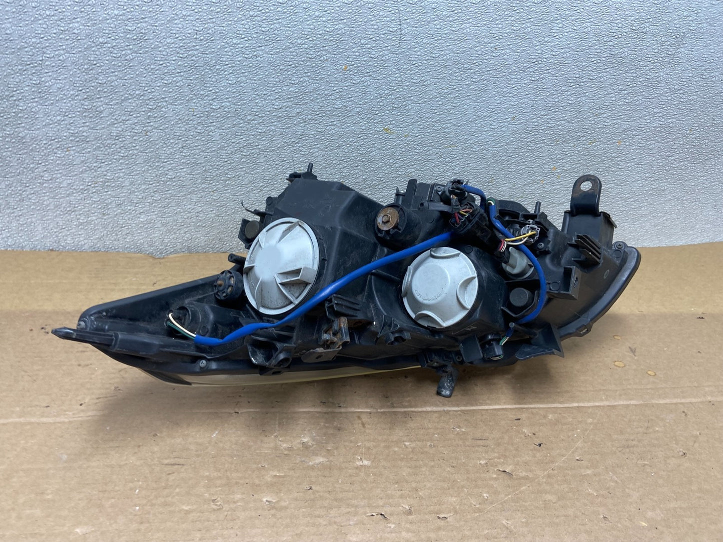 2011 to 2013 Infiniti M37 M56 Right Passenger Side HID Xenon Headlight AB5185 DW4