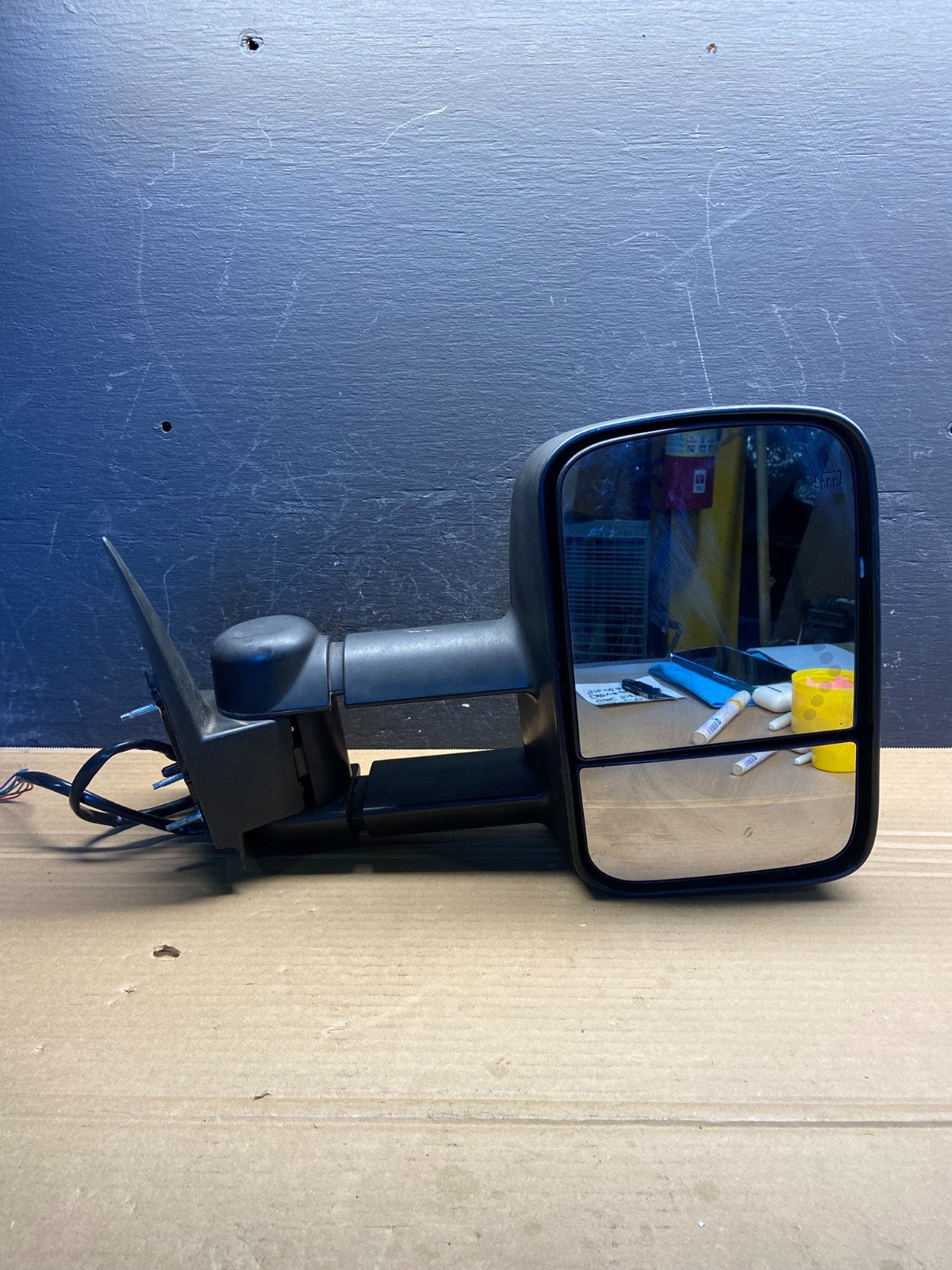 2003-2006 Chevrolet Silverado Sierra Right Passenger Tow Door Mirror AE4708 DW8